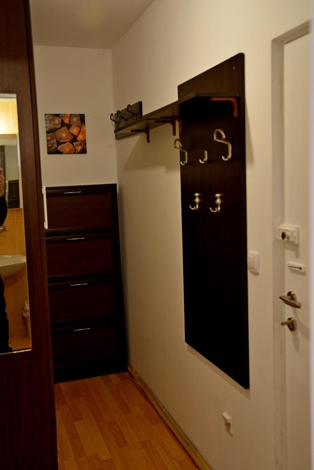 Three Aces Apartment Zimony Kültér fotó